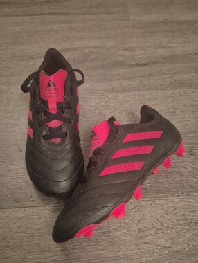 adidas Kids Black and Pink Soccer Cleats Size 1 US